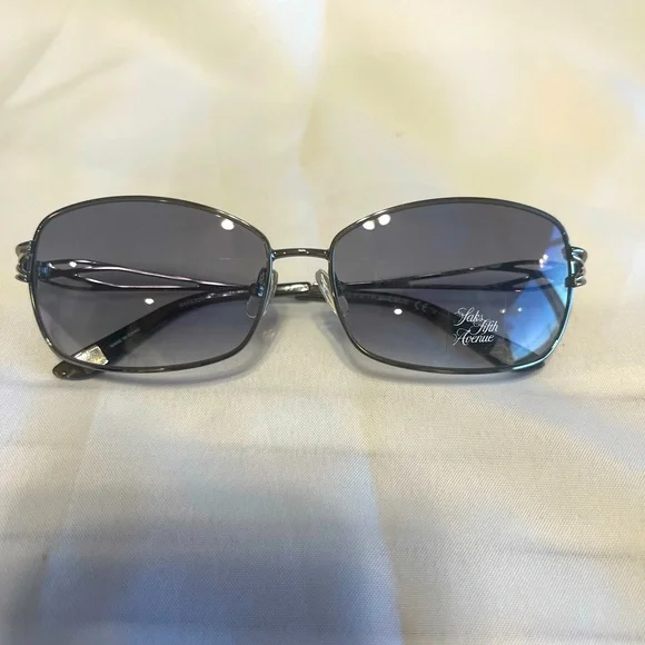 Saks Fifth Avenue | Accessories | Original And New Saks 5th  display picture 2